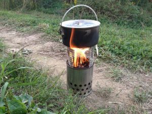 milieuvriendelijk camperen: koken met een houtgas oven
