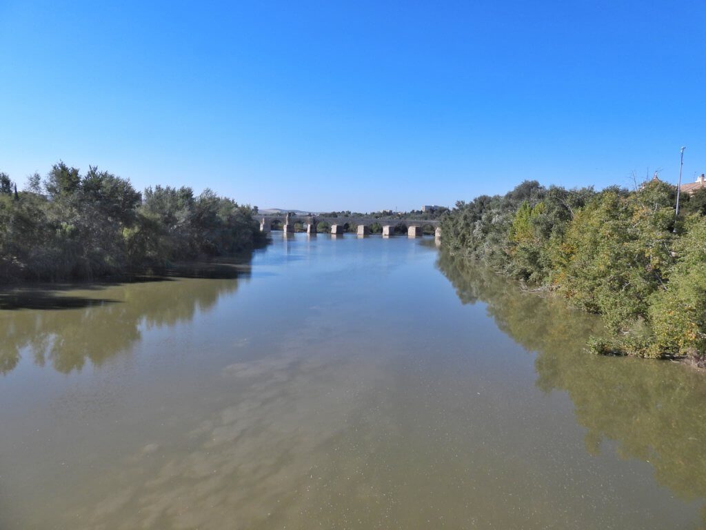 Córdoba - Guadalquivir zicht op Puente Romano