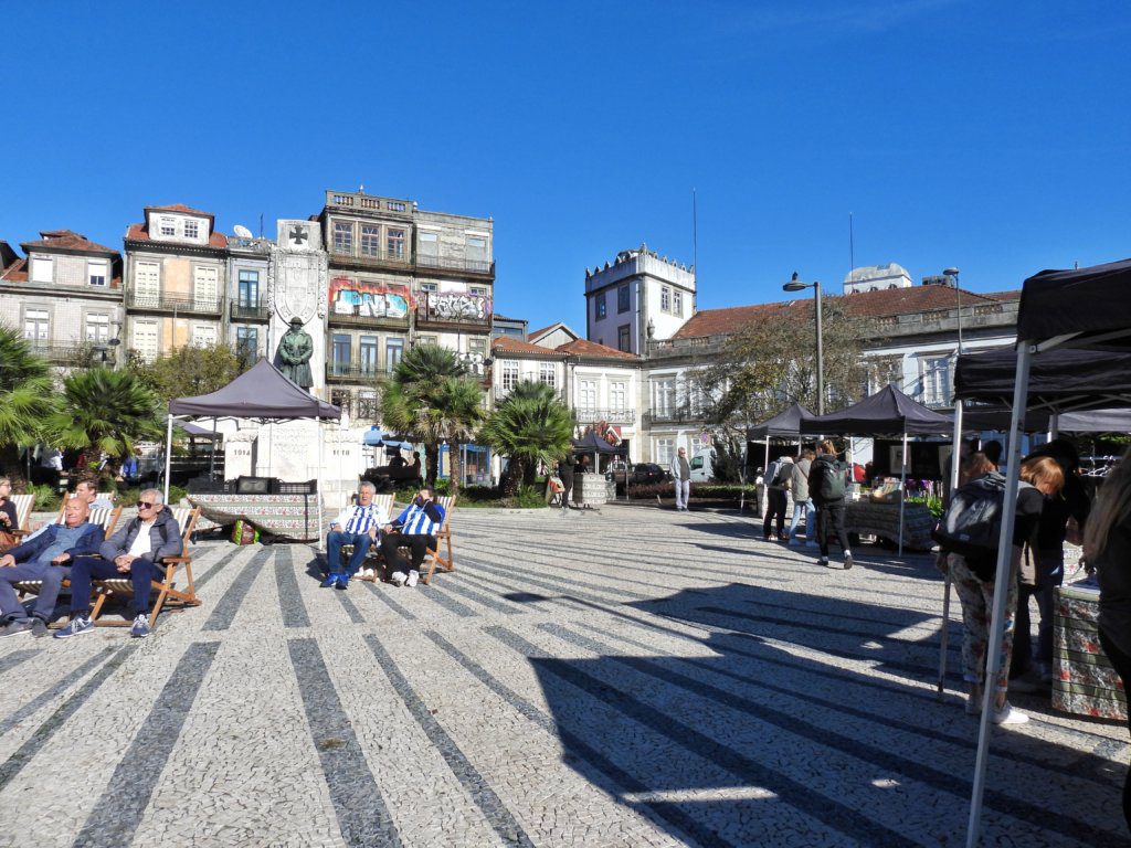 Praça de Carlos Alberto: 'Portobelo market'