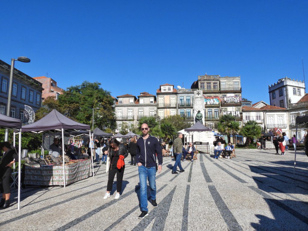 Praça de Carlos Alberto: 'Portobelo market'