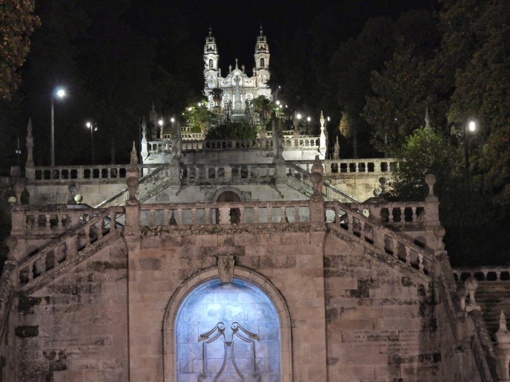 Nossa Senhora dos Reméios by night