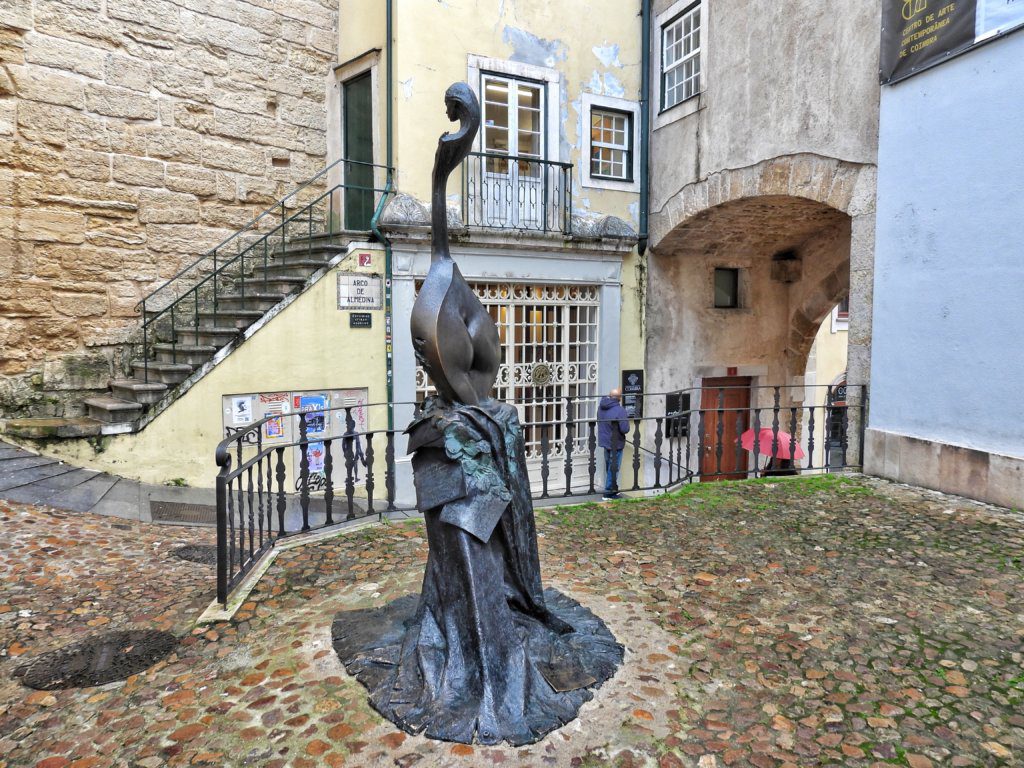 Coimbra - Homenaje al fado de Coimbra en Porta de Barbacã