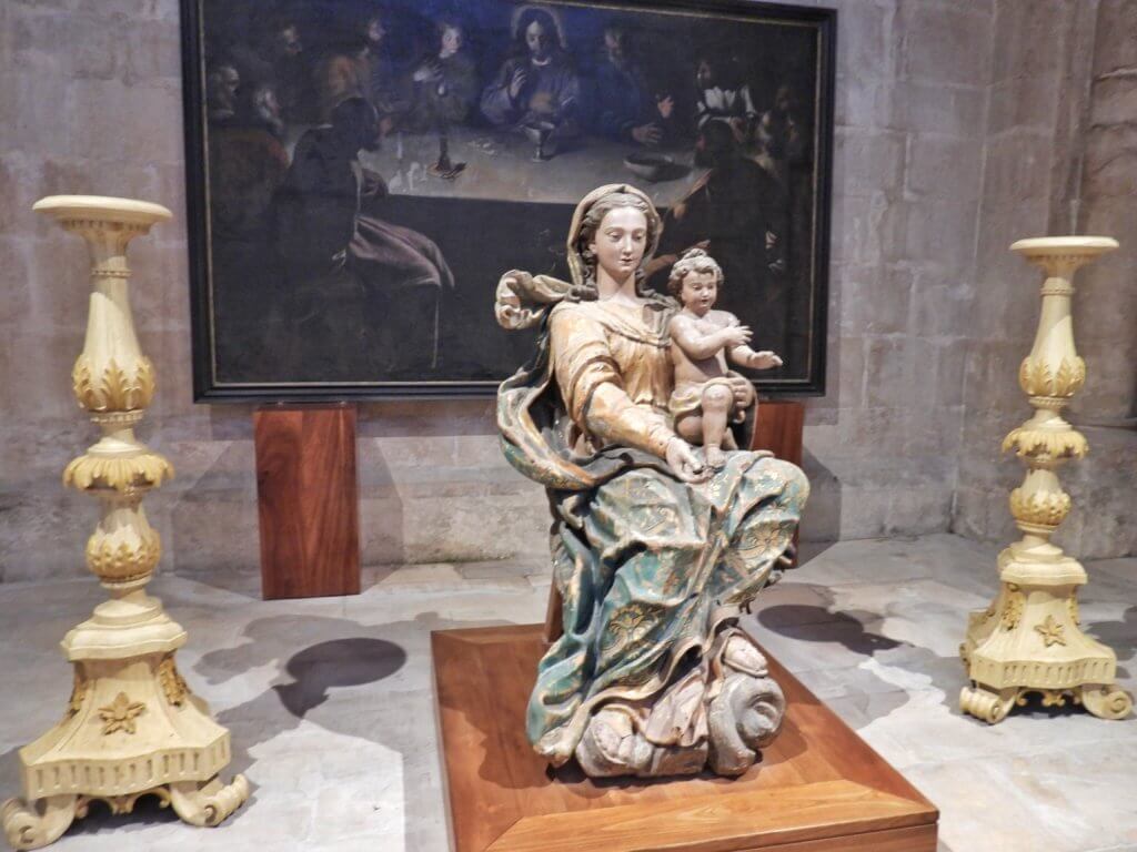 Madonna en Kind Heilige Maria van Alcobaça
Portugal, Alcobaça-werkplaats
Polychroom beschilderd gestoffeerd hout
